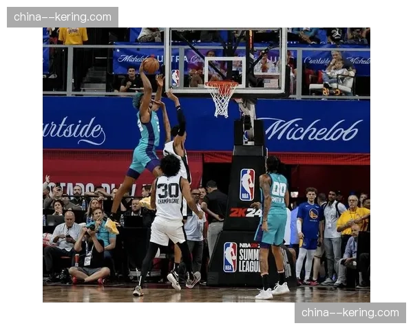 文班亚马全明星赛表现沮丧，世界队边路进攻效率不敌美国队