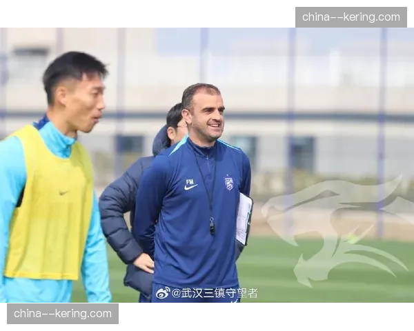武汉三镇核心前锋训练中肌肉不适，预计缺席，球队进攻效率受考验