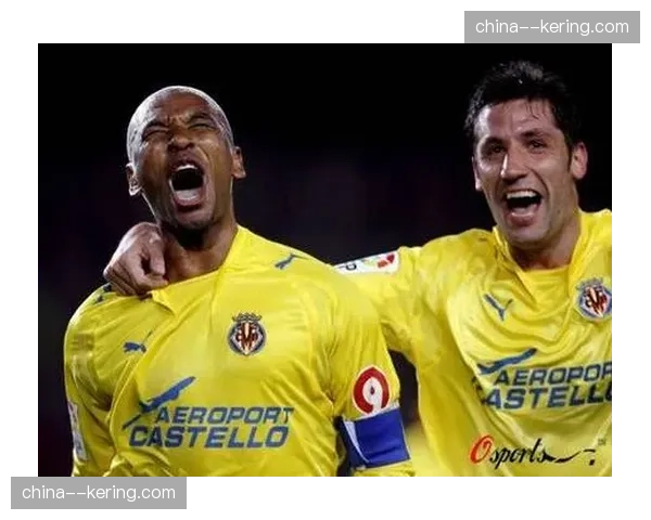 实时：比利亚雷亚尔连换两人，阵型从4-3-3调整为3-4-1-2加强进攻